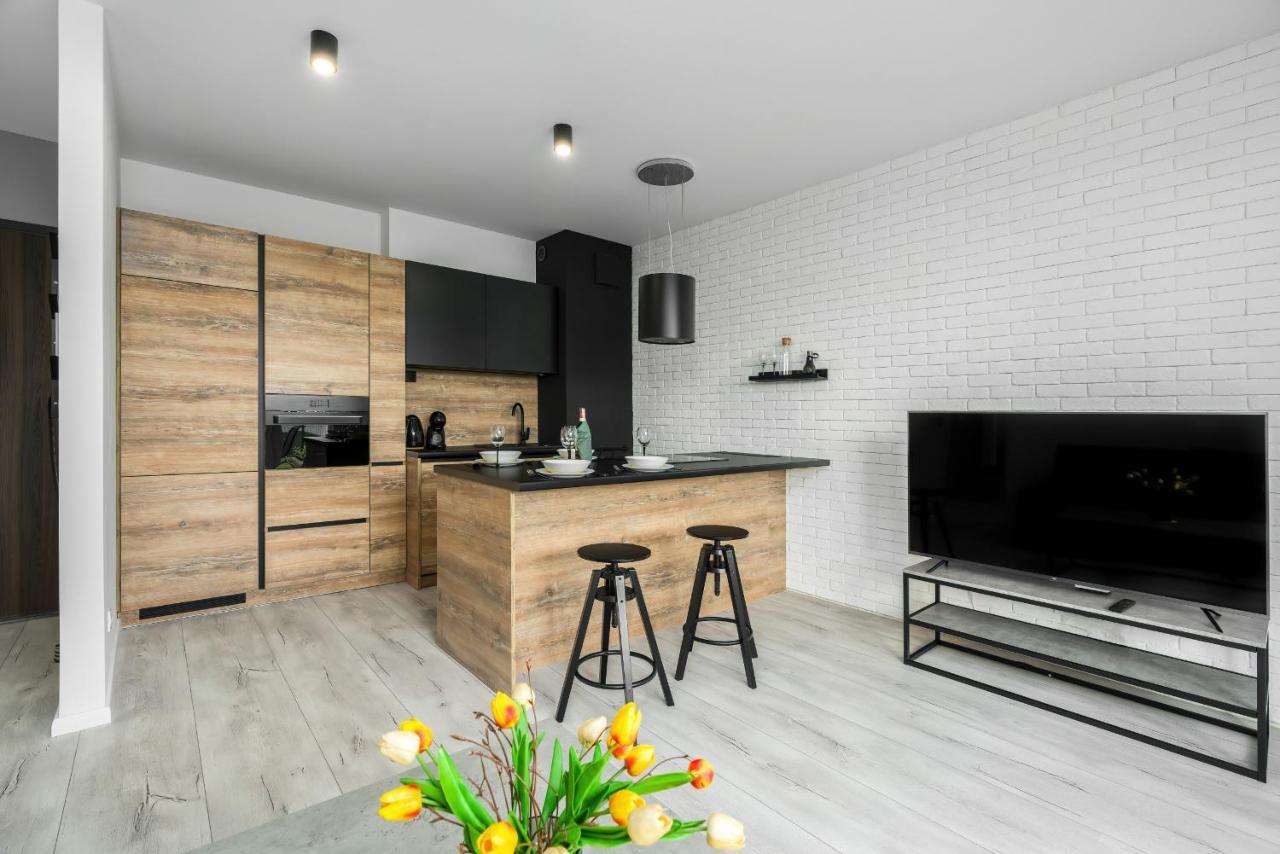 Esencja Apartments With Free Parking Garbary 104 By Noclegi Renters Poznan Exterior foto