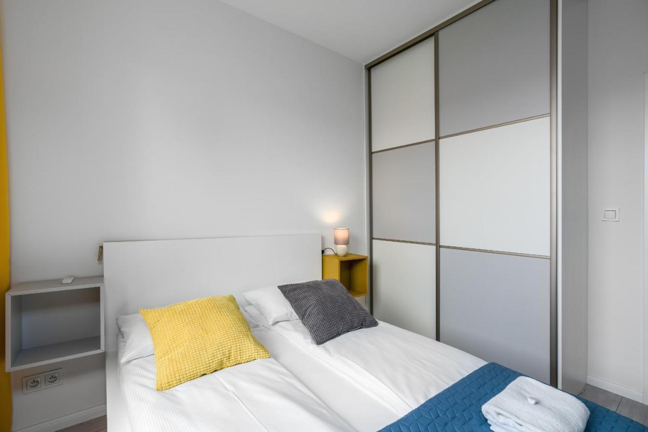 Esencja Apartments With Free Parking Garbary 104 By Noclegi Renters Poznan Exterior foto