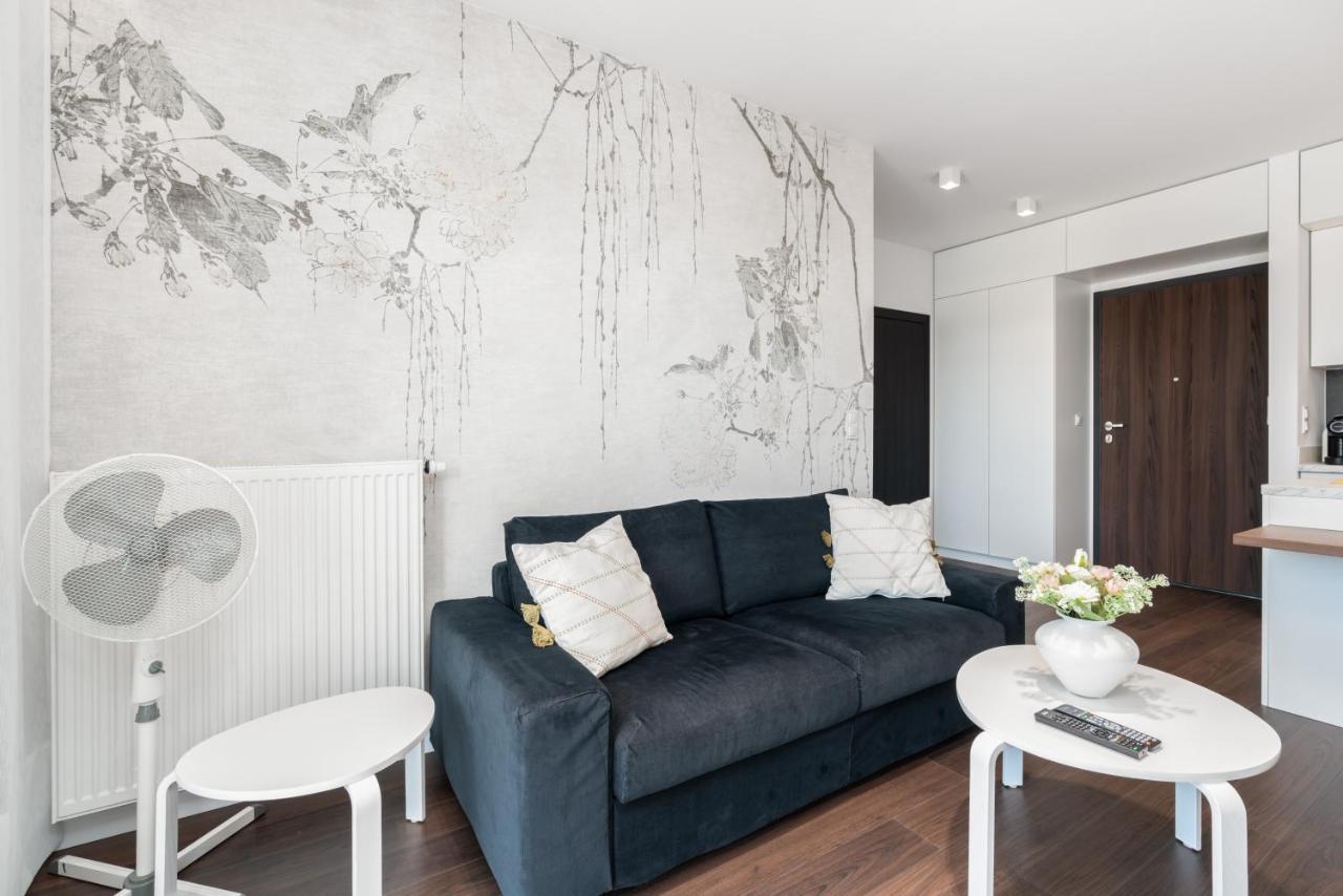 Esencja Apartments With Free Parking Garbary 104 By Noclegi Renters Poznan Exterior foto