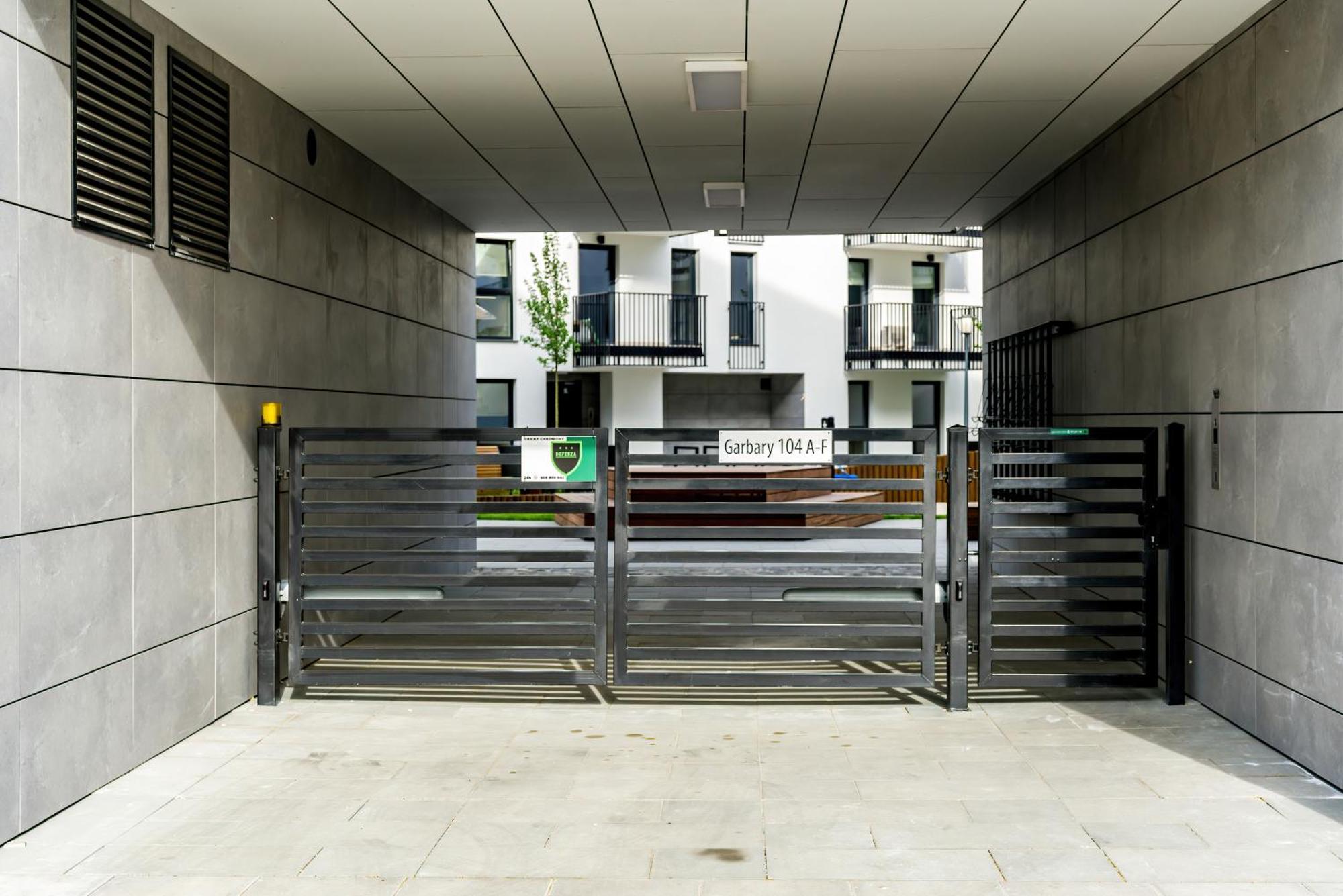 Esencja Apartments With Free Parking Garbary 104 By Noclegi Renters Poznan Exterior foto