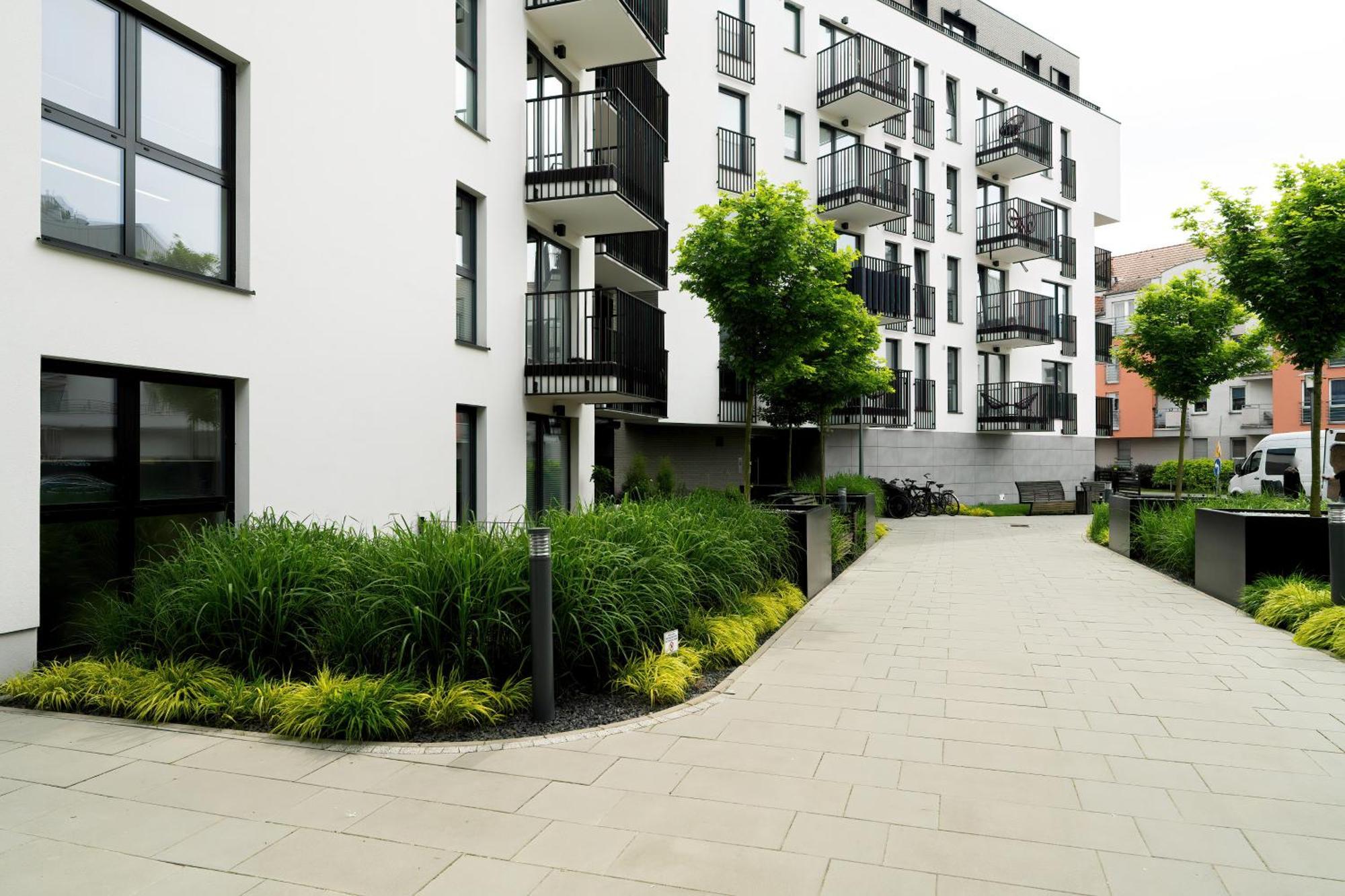 Esencja Apartments With Free Parking Garbary 104 By Noclegi Renters Poznan Exterior foto